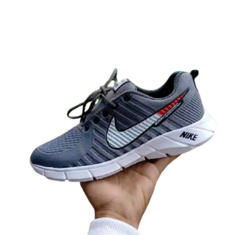 sepatu sport NIKE ZOOM. NO DUSS