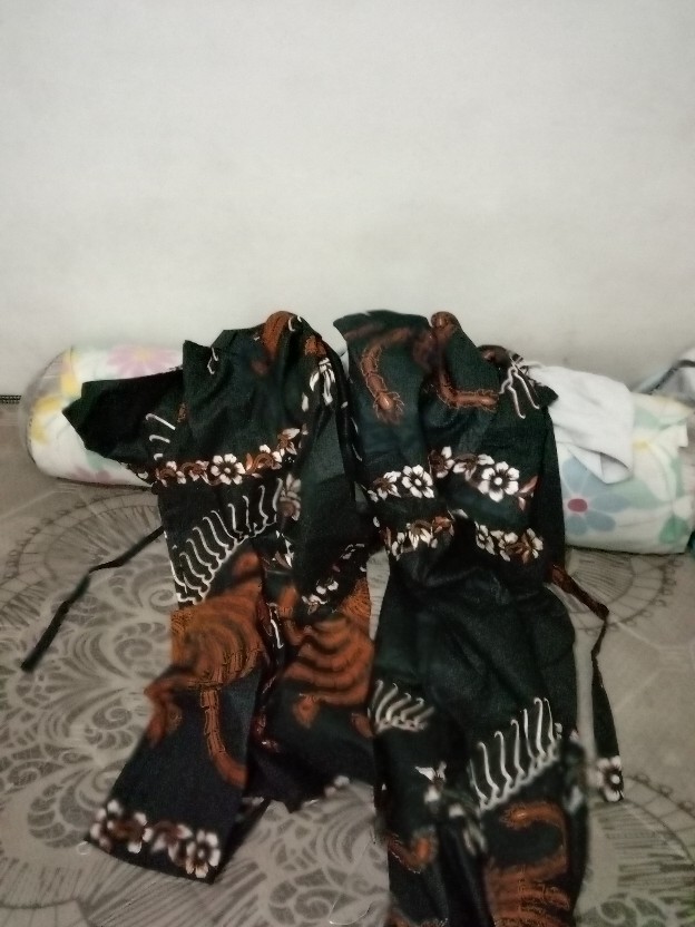 Sarimbit Keluarga Couple Batik Pria Kemeja Lengan Panjang Gamis Maura Couple - Sania Ruffle