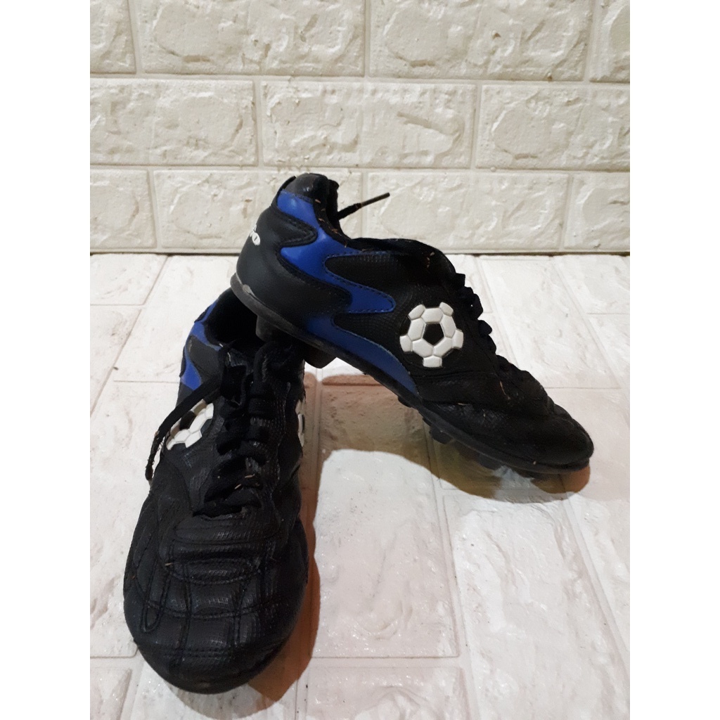 SEPATU  BOLA LOGGO HT/BR