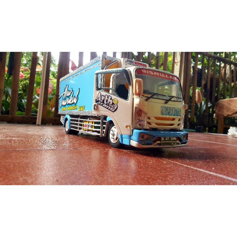 Miniatur Truk RC (remot control)