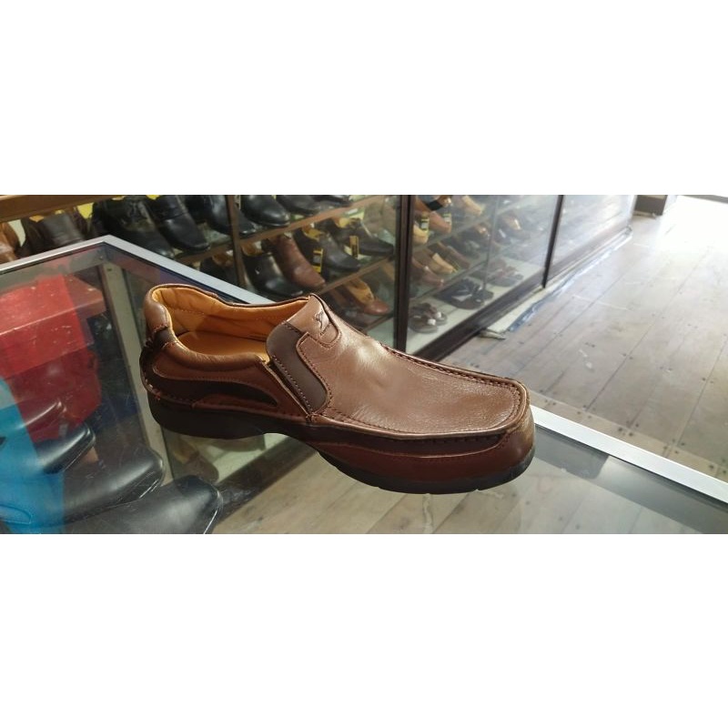 Sepatu Pria Kangaroo