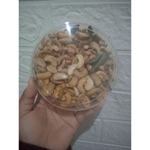 

Kacang Mete Patahan Mateng 250gram
