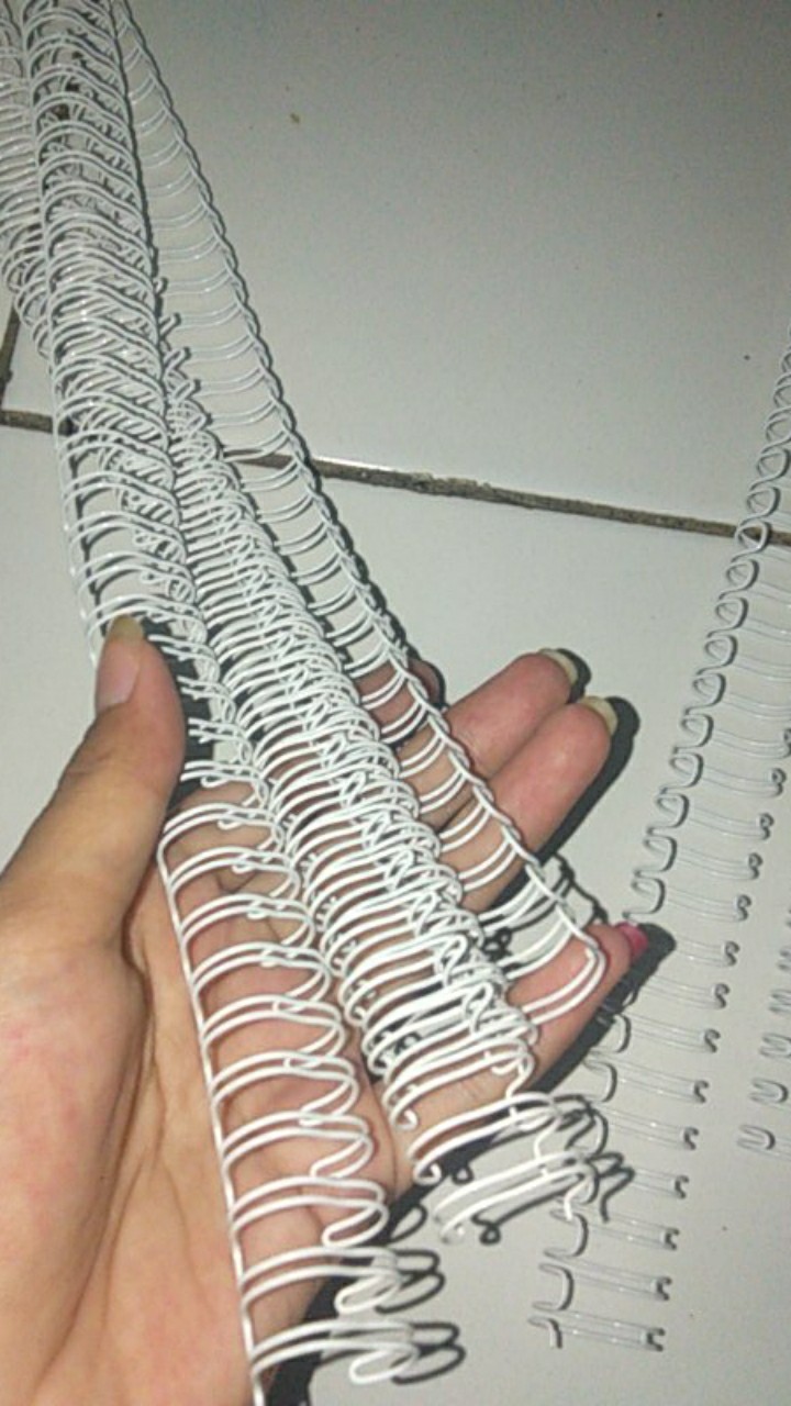 Spiral Kawat A4 1/2 3:1 No.8 / Ring Kawat / Twin Ring 34 Loops Hombo (4 Pcs)