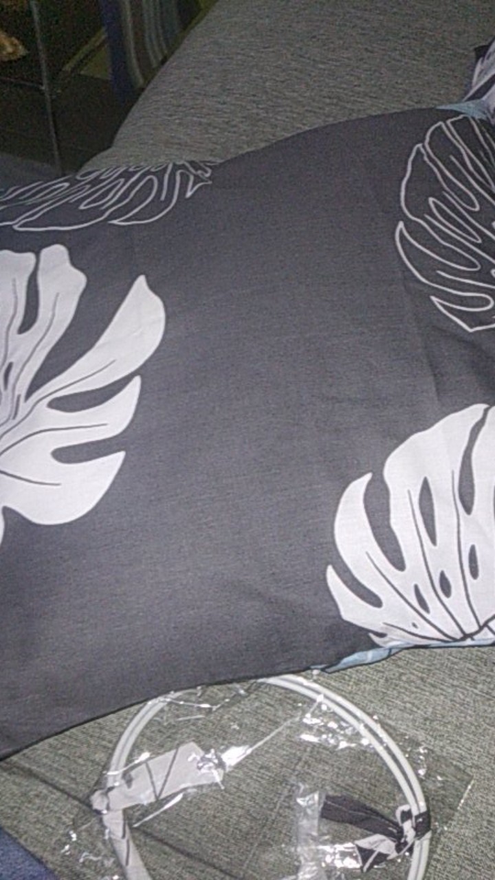 Sarung Bantal Sofa/ Sarung Bantal Kursi/ Monstera / Magenta Kanaya