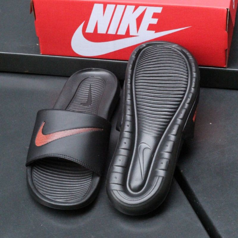 Sandal Nike Victory 3D Black Orange Original / Sandal Slide Pria / Sendal Slide Pria / Sandal Nk Victory One Slide / Sandal Nk Victory One Original / Sandal Pria