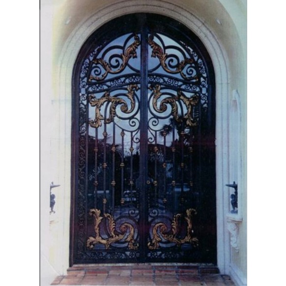 PINTU BESI TEMPA KUPU TARUNG