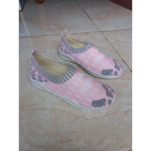 sepatu anak/sepatu slip on kanvas pumn