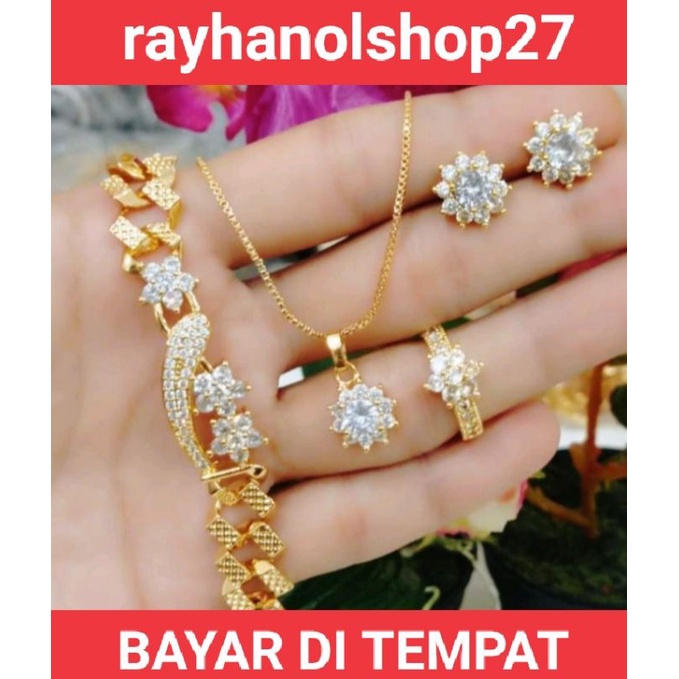 Perhiasan wanita titanium Xuping lapis emas gold lebih unggul kualitasnya, memiliki warna gold yang kuat, tidak mudah luntur