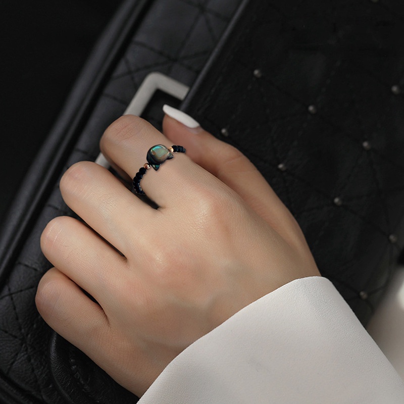 Cincin Kristal Imitasi Handmade Bentuk Kucing Warna Hitam Putih Gaya Korea Untuk Wanita