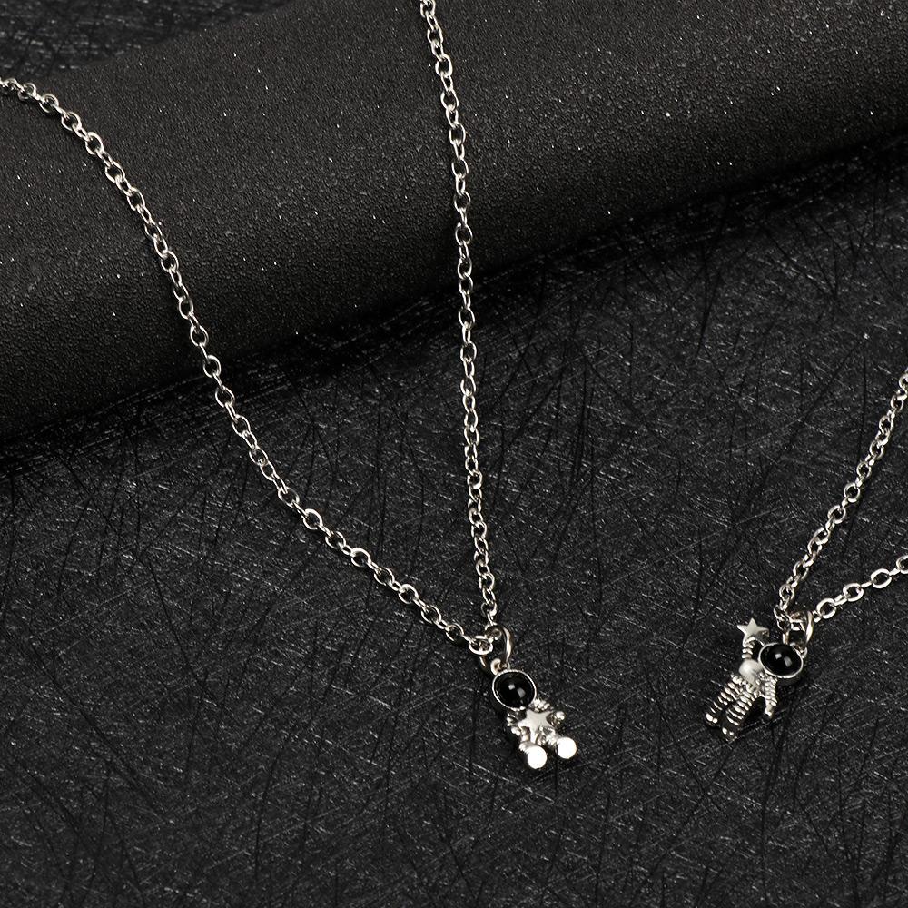 Nanas1/2pcs Kalung Astronot Baru Hip-hop Rantai Wanita Pria Hadiah Hari Valentine BFF Hadiah Astronot Luar Angkasa