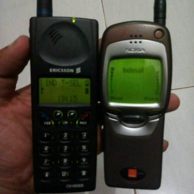 Edisi Vintage Ericsson GH688 & Nokia Lele 7110