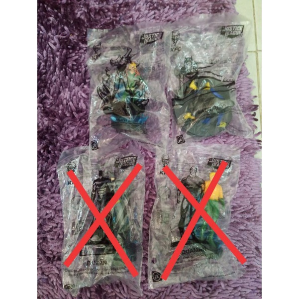 mainan KFC justice league (sepaket isi 2 batgirl n mera)