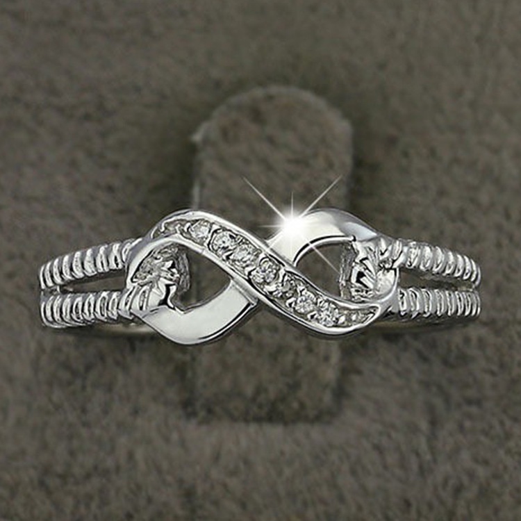 Cincin Berlian 925 Silver Desain 8 Karakter Bahan Stainless Steel Untuk Aksesoris Wanita