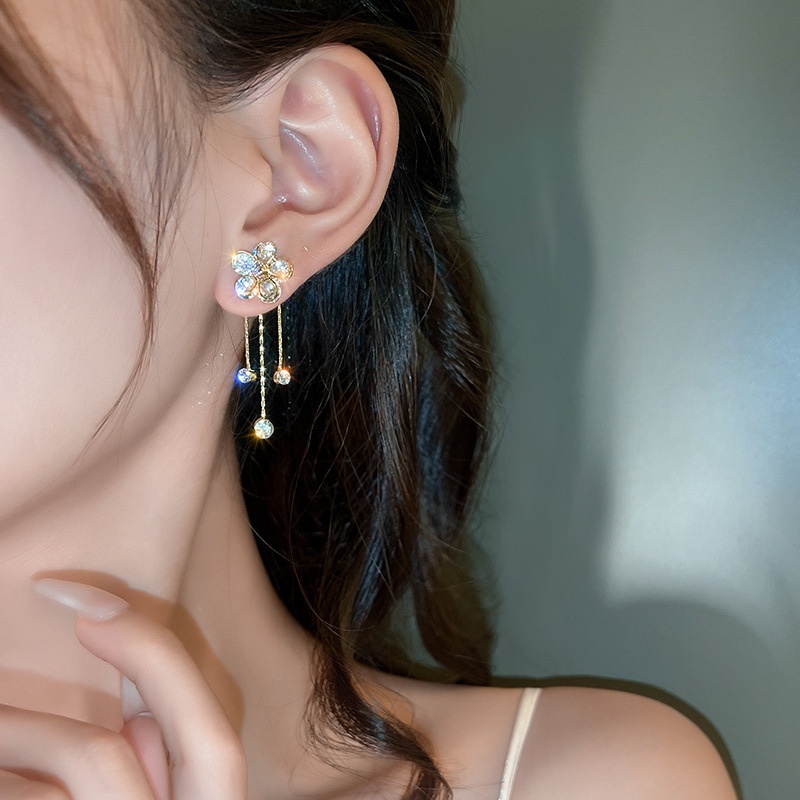 Anting Desain Bunga Aksen Kristal Bahan Zirkon Gaya Vintage Korea Untuk Wanita