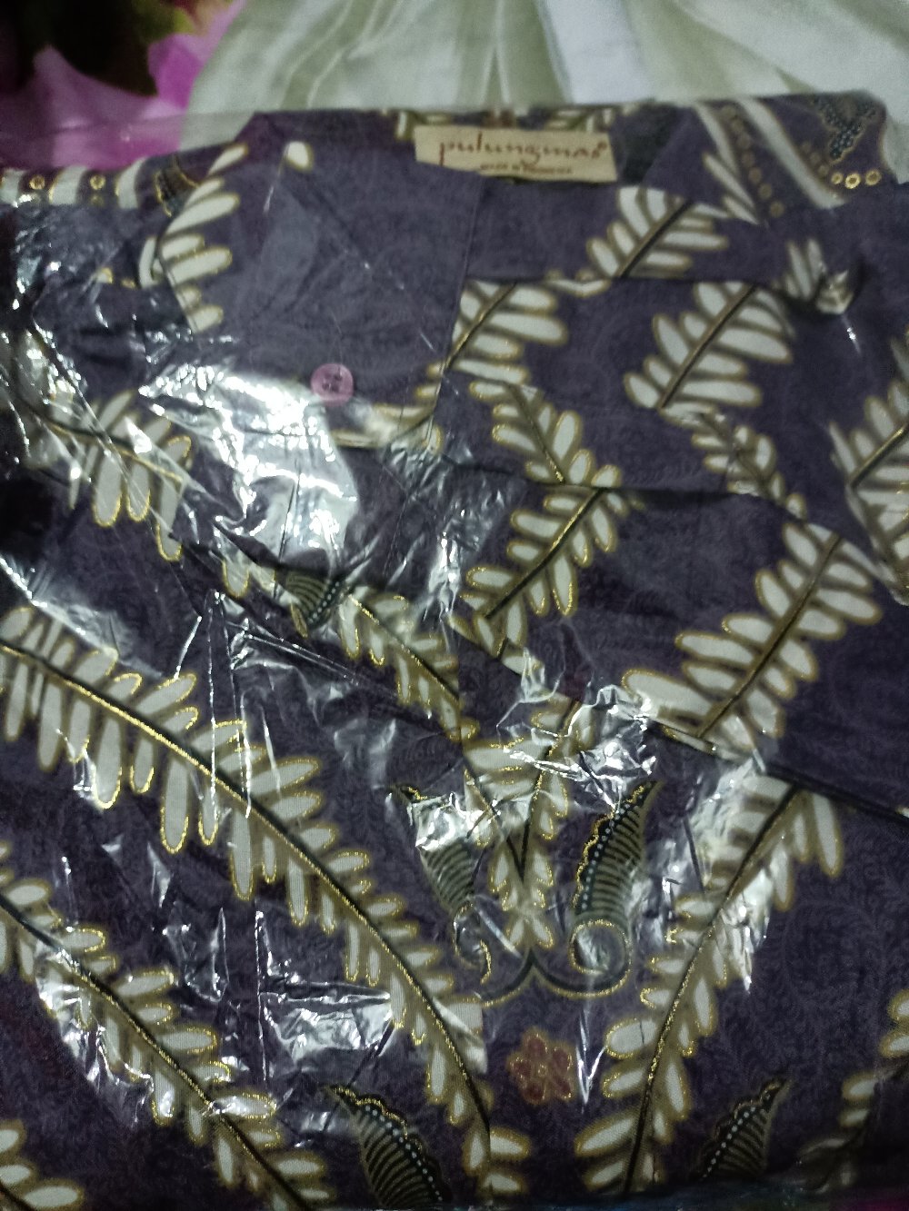 Kemeja Batik Pria Lengan Panjang Semi Sutra Prada Puring Istimewa