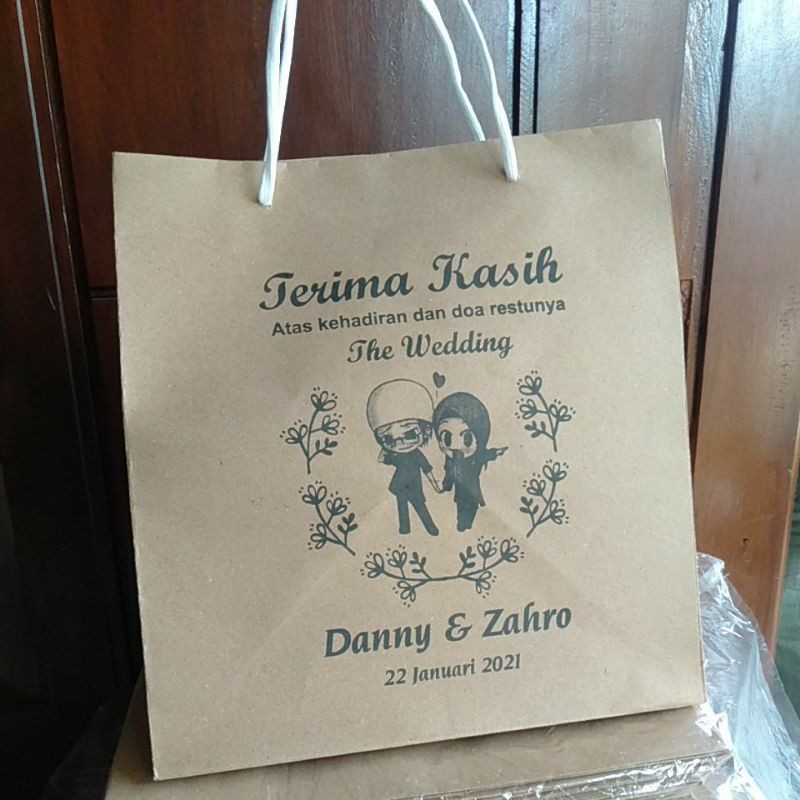 

paperbag dus nasi uk 22x22 +sablon suka