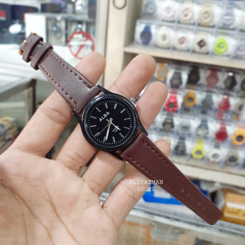 Jam Tangan Cewek Tali Kulit Water Resistant Alba Fashion Cewek Free Batrai Cadangan / Jam Tangan Wanita Murah / Jam Tangan Cewek Terlaris New Baru Cod / Jam Tangan Wanita Terbaru Strap Kulit / Jam Tangan Fashion Cewek_ Jam Tangan Wanita