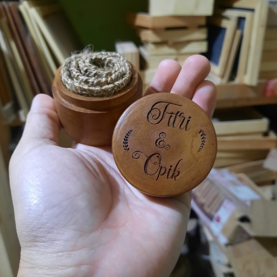 tempat cincin kayu bulat / circle ring box