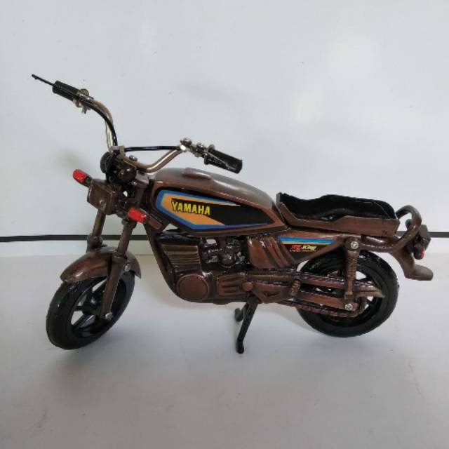 MINIATUR SEPEDA MOTOR RX KING YAMAHA BAHAN LOGAM 32x15x7 cm - PAJANGAN DEKORASI RUMAH SOUVENIR MURAH