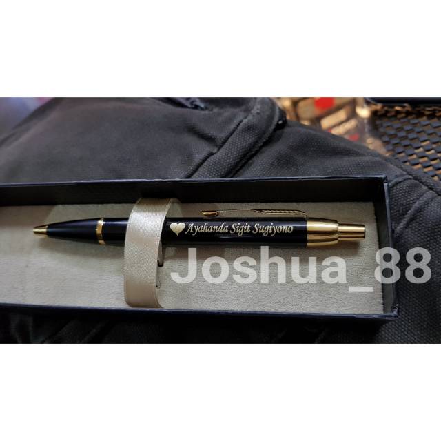 

Pulpen Parker Original Black Gold Bisa Ukir Nama Logo Sendiri