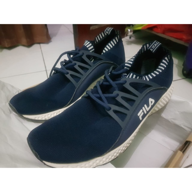 sepatu pria fila