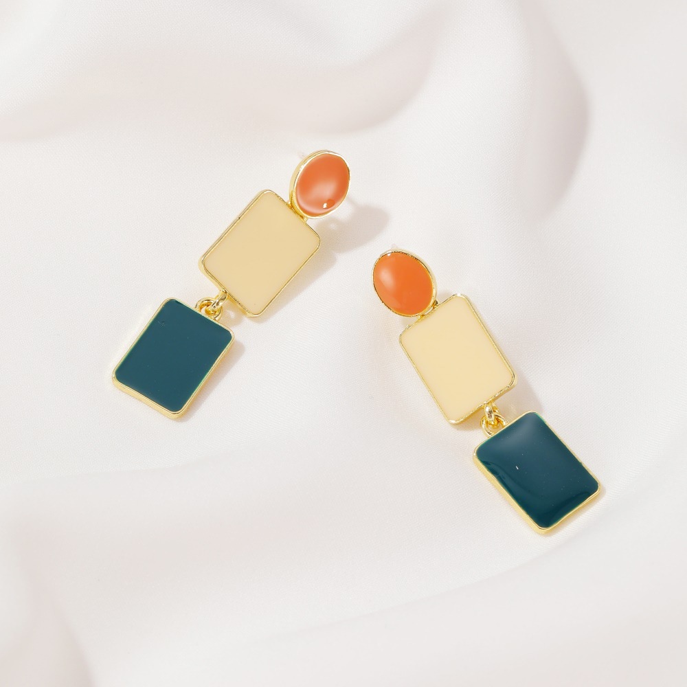 Anting Tusuk Desain Geometri Asimetris Warna Kontras Gaya Jepang / Korea / simple Untuk Wanita
