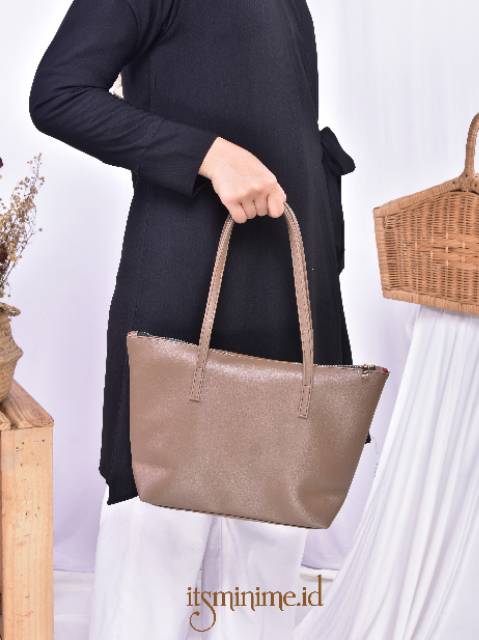 TOTEBAG WANITA HANNAH - OLIVE, BISA REQUEST NAMA