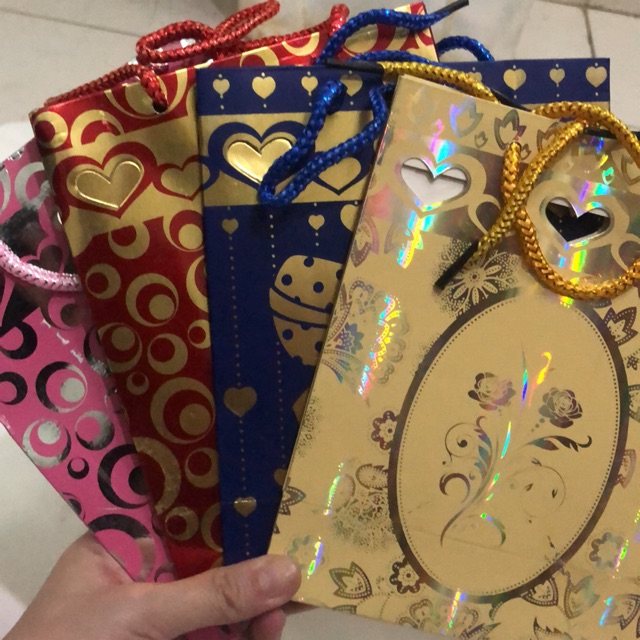 

Kantong kertas tenteng paper bag tas kado 18x14cm
