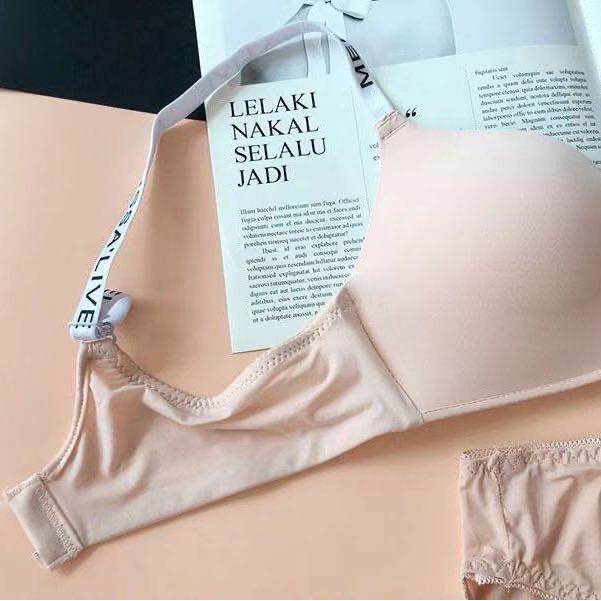 Bra Tanpa Strap Anti Selip Bahan Breathable Aneka Warna untuk Wanita push-up bra one-piece bra sexy