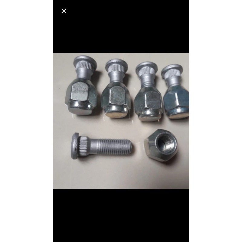 Baut Roda Avanza/Grandmax dengan Mur Racing Original