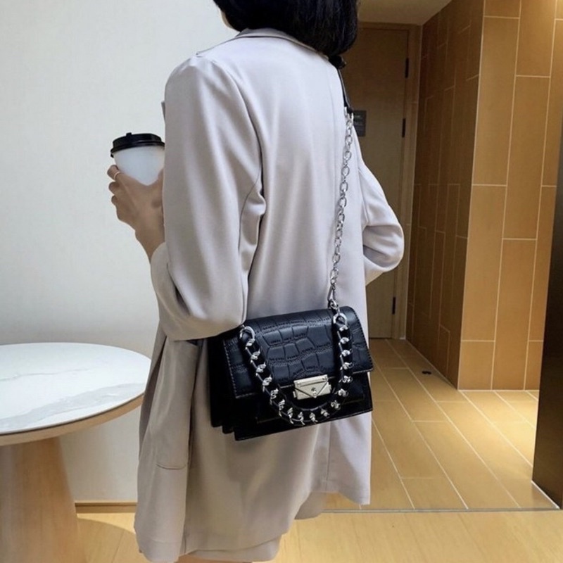 Preloved Sling Bag Tas Batam Selempang Hitam Croco Rantai