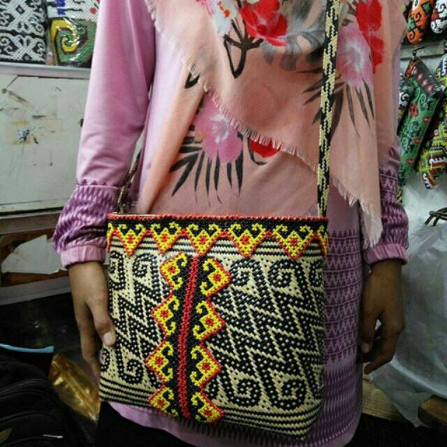 Tas rotan melak selempang