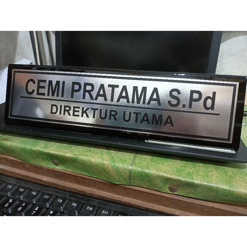 

PAPAN NAMA MEJA AKRILIK 30×8cm