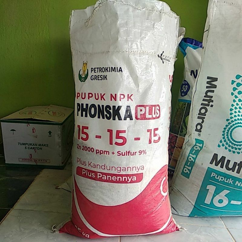 Phonska Plus Pupuk NPK 15 15 15  repack 100 gram