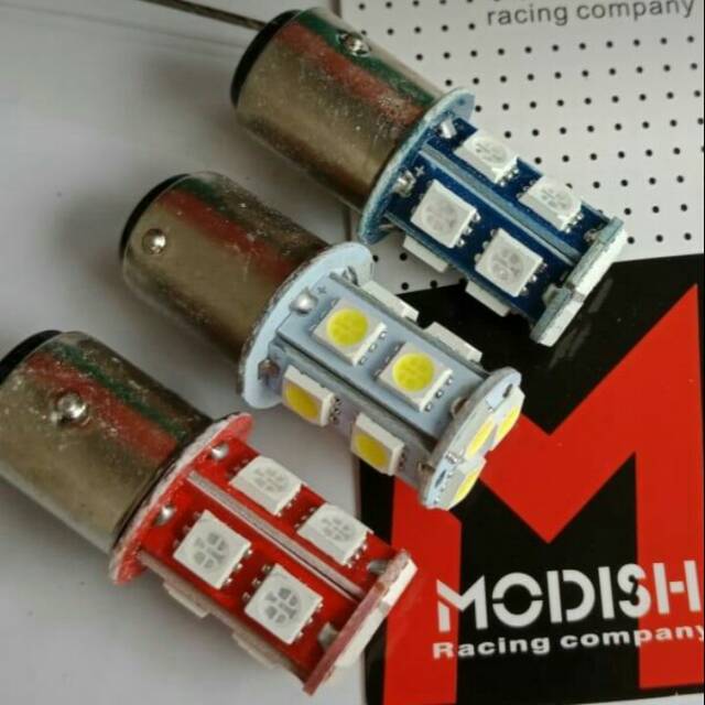 Lampu belakang motor kedip