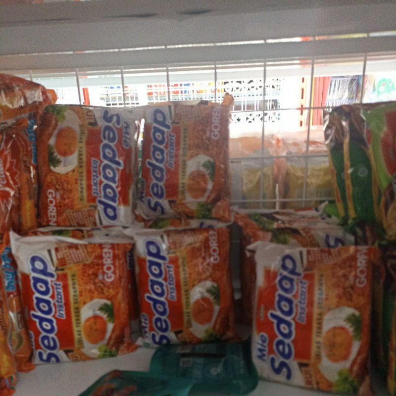 

Mie produk sedap goreng juga indomie