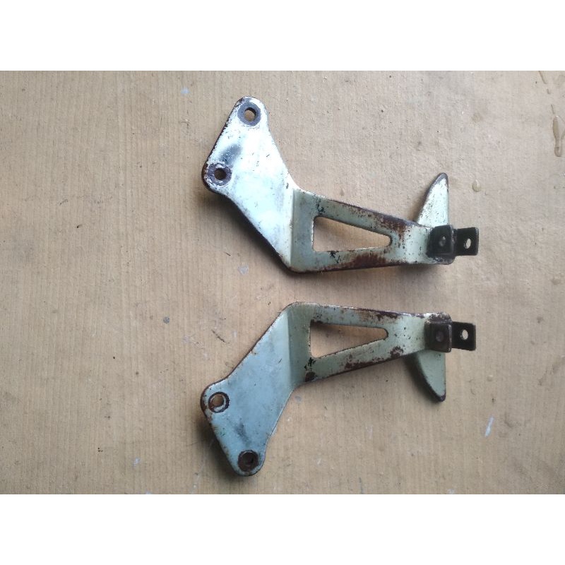 Sepasang Footstep Pijakan Kaki Belakang Yamaha Jupiter Z Ori