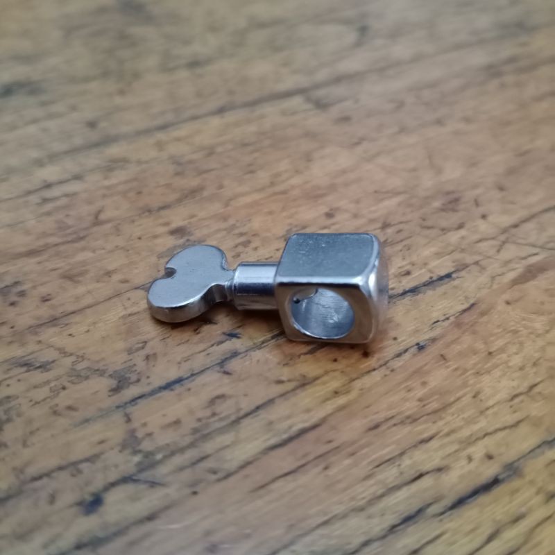 Penjepit Jarum / Baut Jarum Mesin Jahit Butterfly Hitam