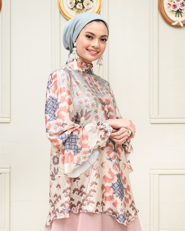 Emily Blouse in Sea Rose - Wearing Klamby