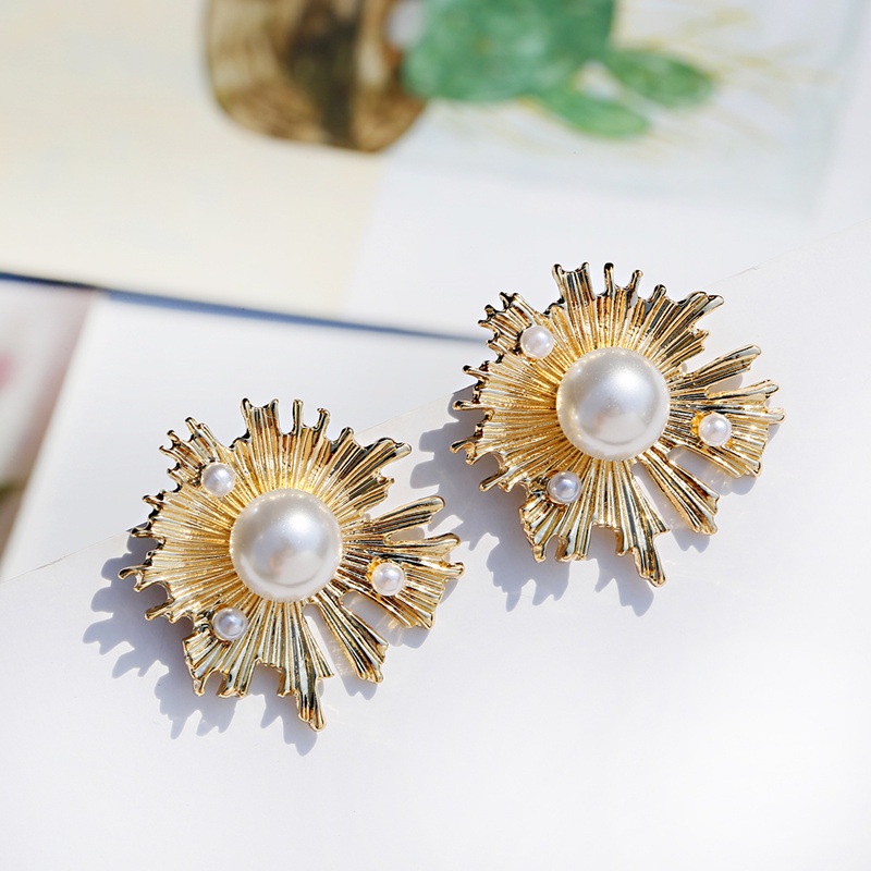 Anting Tusuk Model Bahan Logam Mutiara, Warna Emas untuk Wanita (Takota 024)