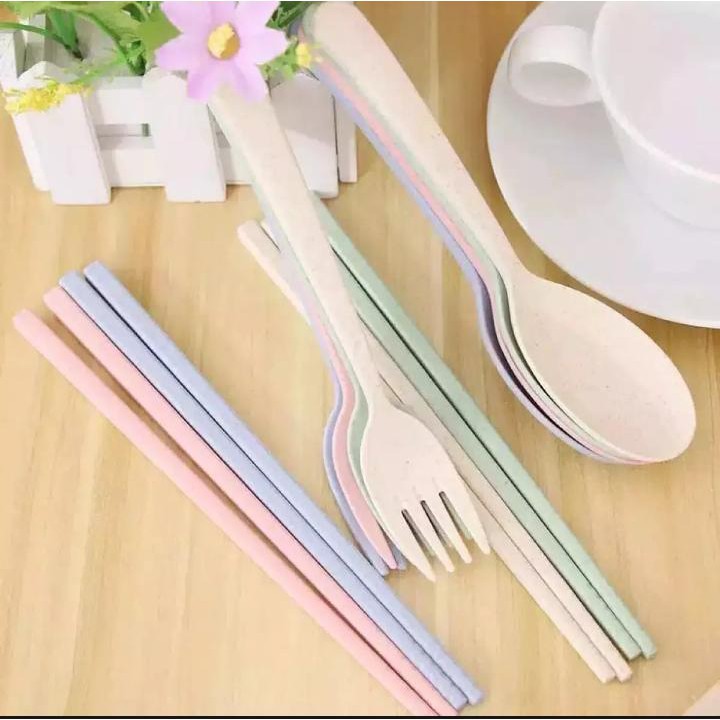 

HS01- - Sendok Set Plastik Souvenir Box Kardus Set Alat Makan Travel - SSP