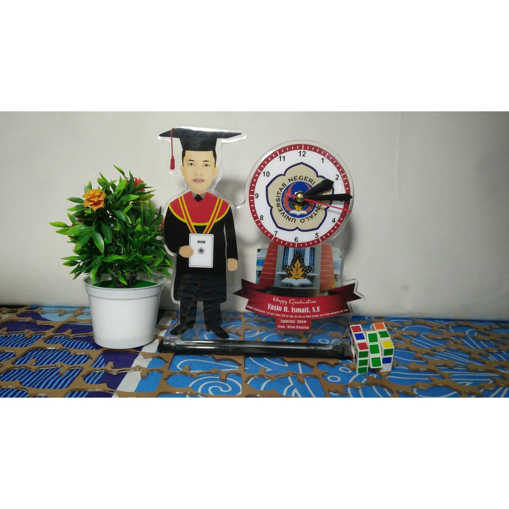 Plakat+Jam+ Wisuda+Karikatur+Hadiah