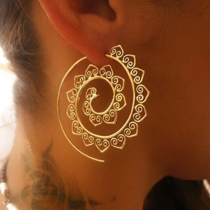 Anting Bentuk Hati Spiral Oval Gaya Etnik Untuk Wanita