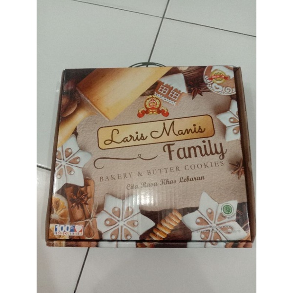 

Paket Kue Lebaran Laris Manis Family