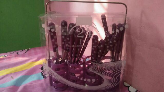 Adelaides Sendok Set 25 Pcs Dengan Wadah