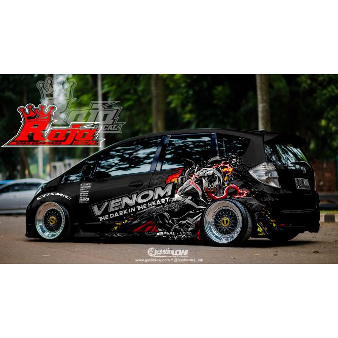 mobil honda jazz hitam