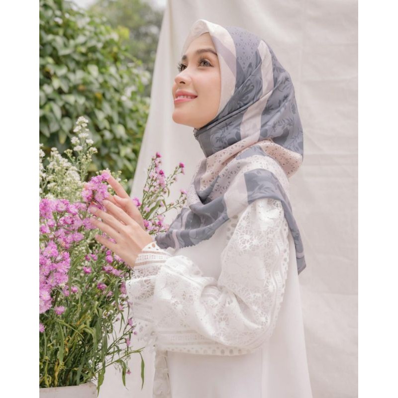 Em3 Scarf HIJAB SEGIEMPAT LASERCUT MOTIF VOAL klamby grey