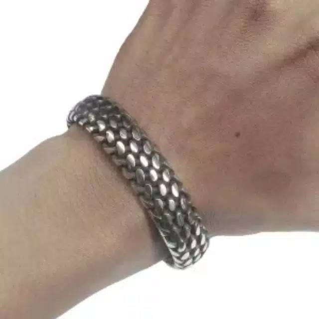 GELANG PRIA BIG SIZE BESAR UKIR SISIK COBRA STAINLESS STEEL / PAPUA KEREN UNIK BIKER PUNK TITANIUM