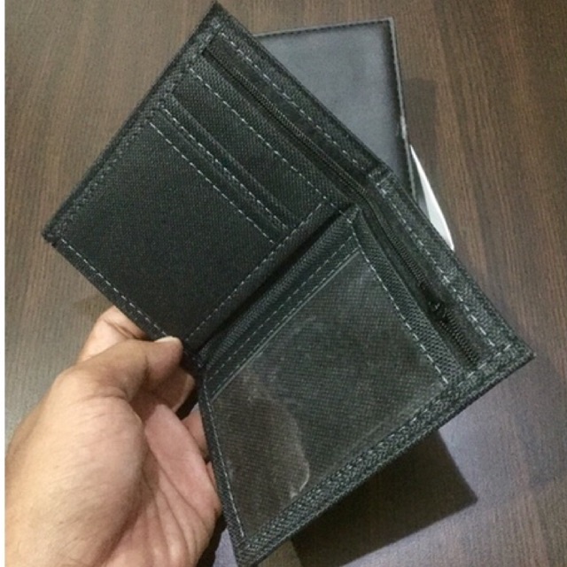 Dompet pria model lipat buku berdiri logo bahan ferari dalaman D600 #dompet #dompetpria #dompetcowok #dompetlipat #dompetlipatbuku #dompetvertikal #dompetmurah