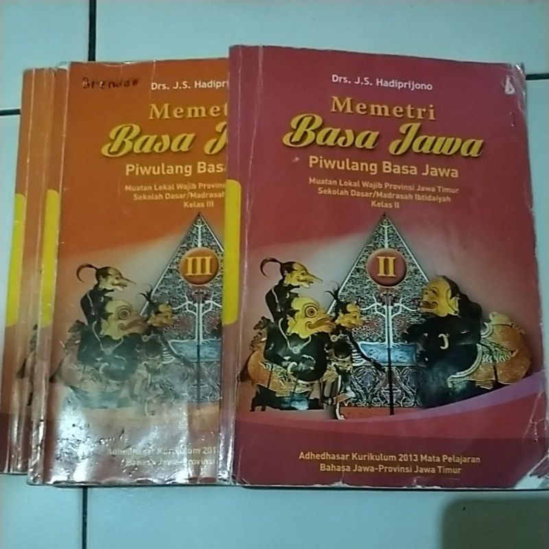 

Buku Memetri Basa Jawa kelas 2 dan kelas 3